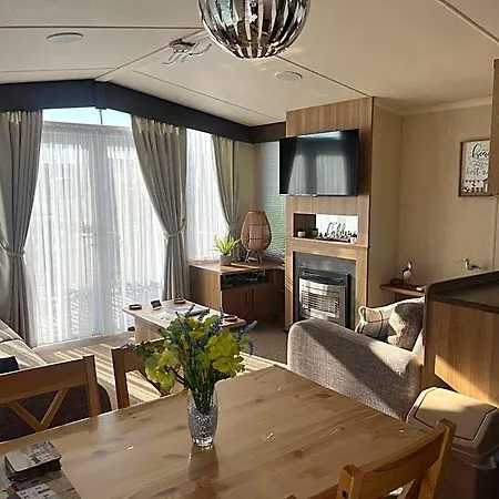 Oak Green- Award Winning Caravan! * Scarborough