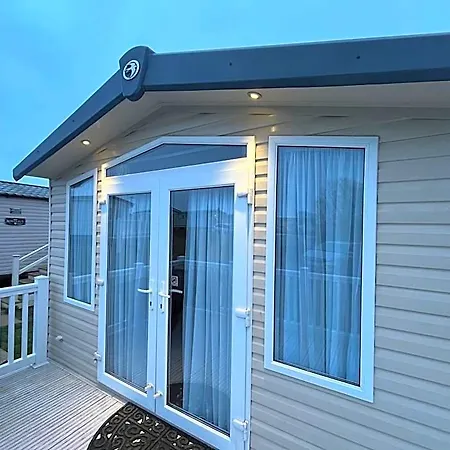 Oak Green- Award Winning Caravan! *